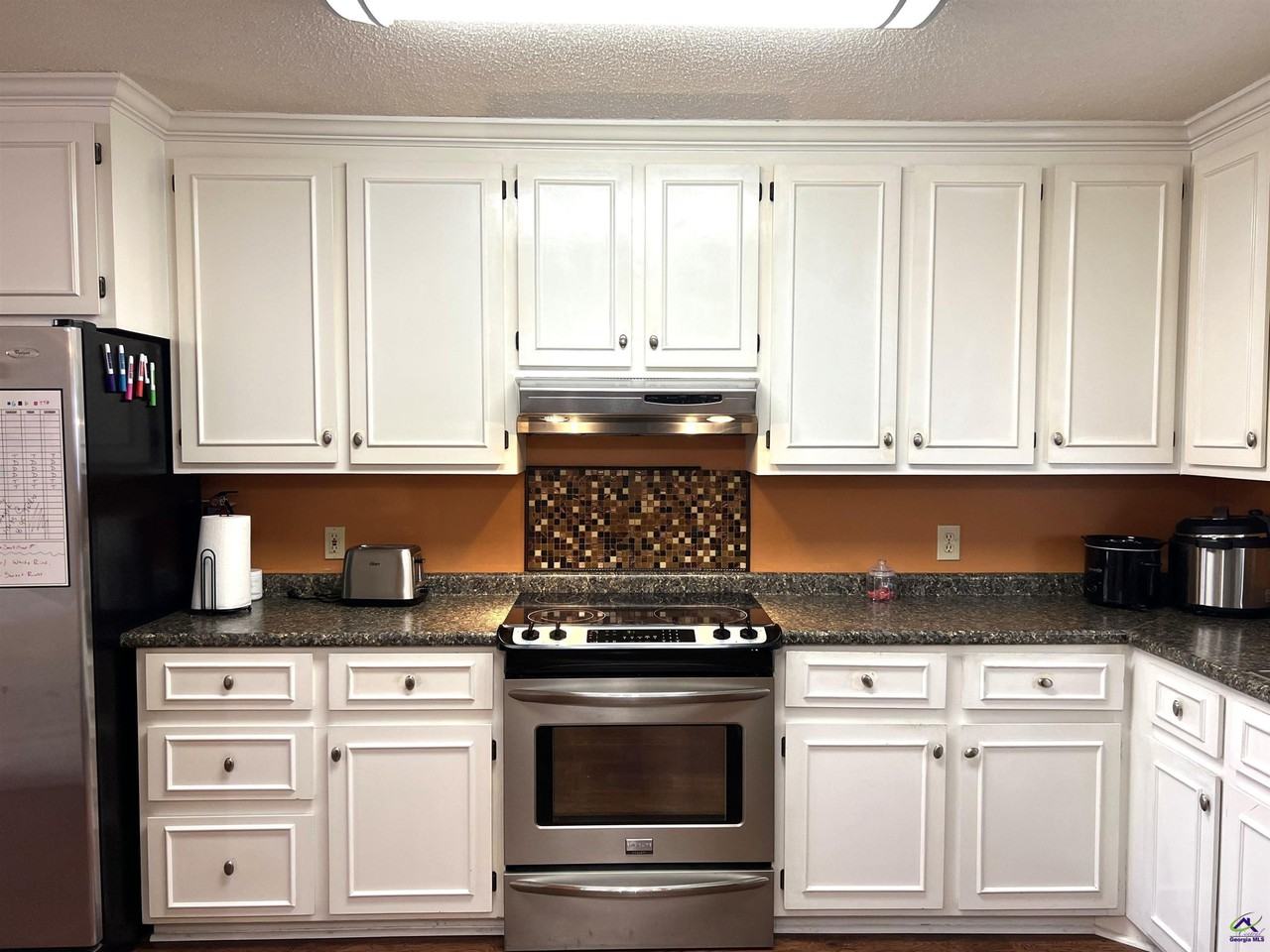 850 Parkview Ct - Photo 6 of 23