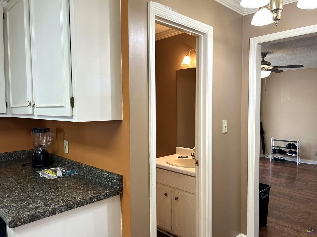 850 Parkview Ct - Photo 7 of 23