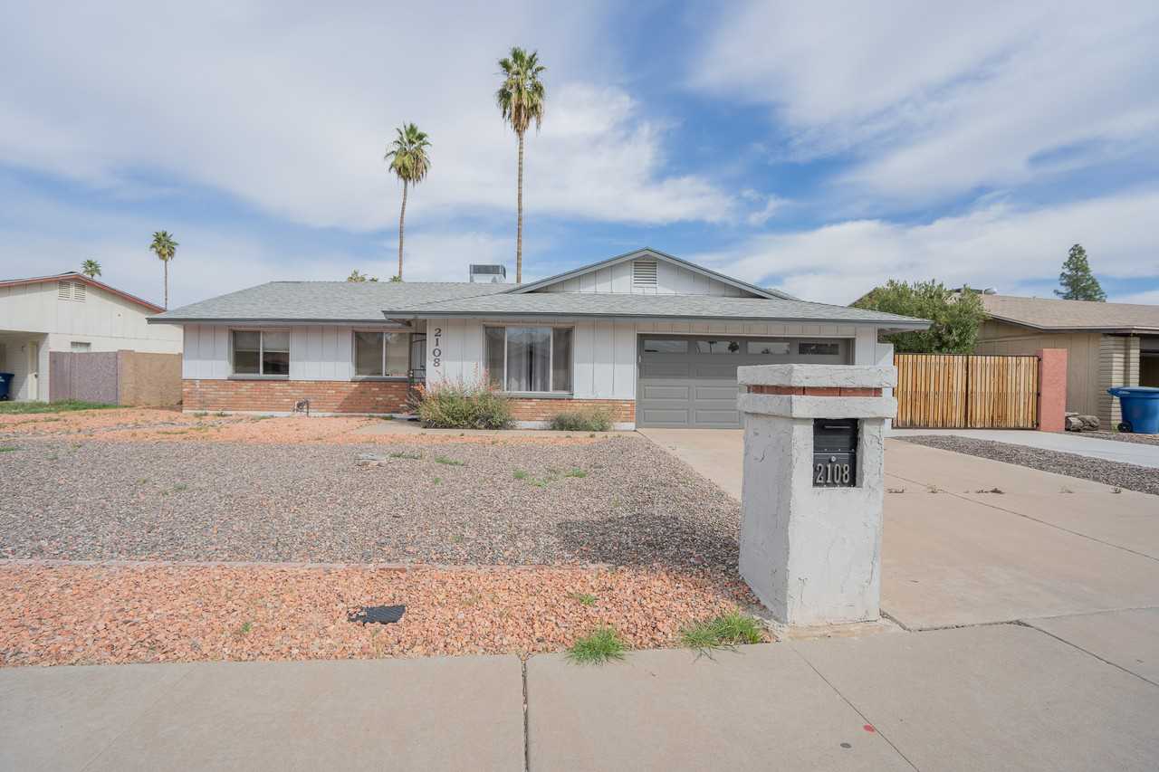 2108 E Cornell Dr - Photo 2 of 31