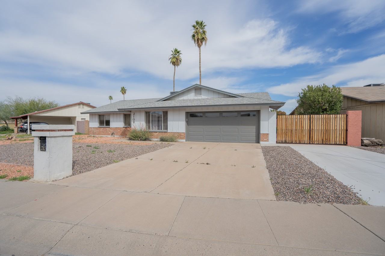 2108 E Cornell Dr - Photo 3 of 31