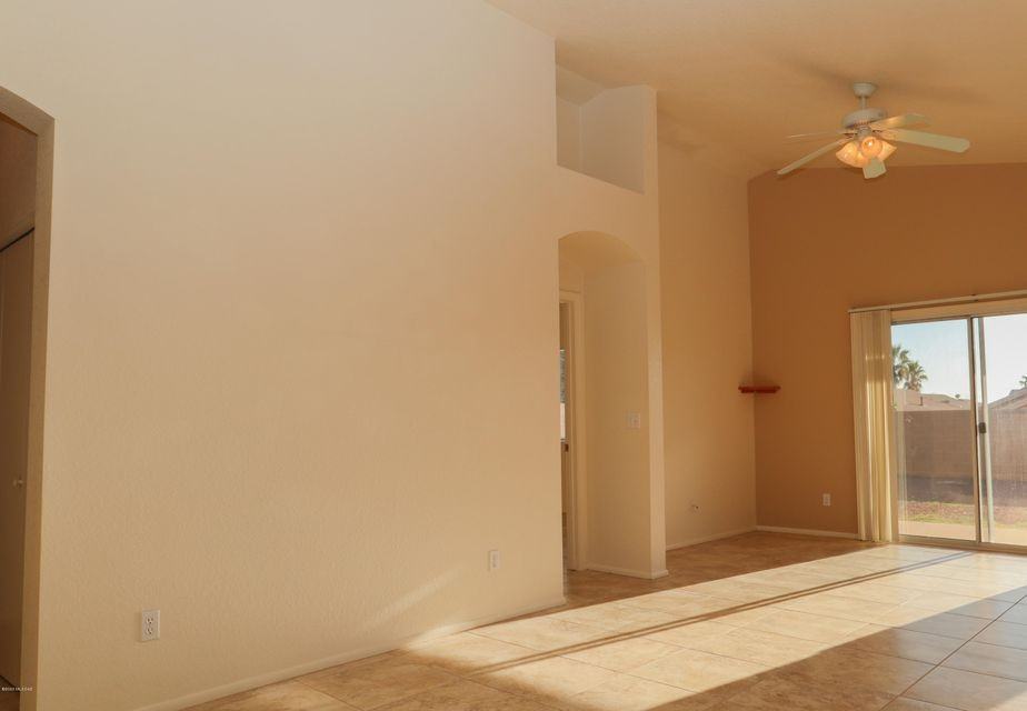 9258 E Muleshoe St - Photo 4 of 15