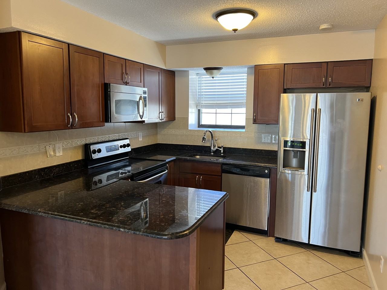 2304 Yellowstone Park Ct #F - Photo 3 of 11