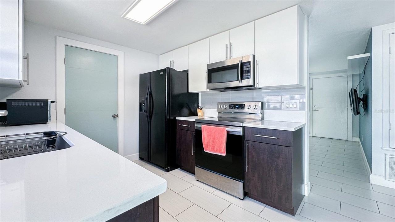 7904 Woodvine Cir - Photo 3 of 8