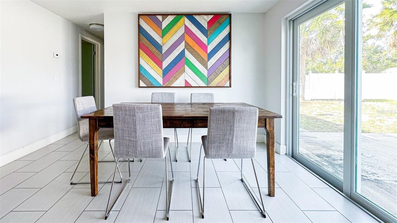 7904 Woodvine Cir - Photo 4 of 8