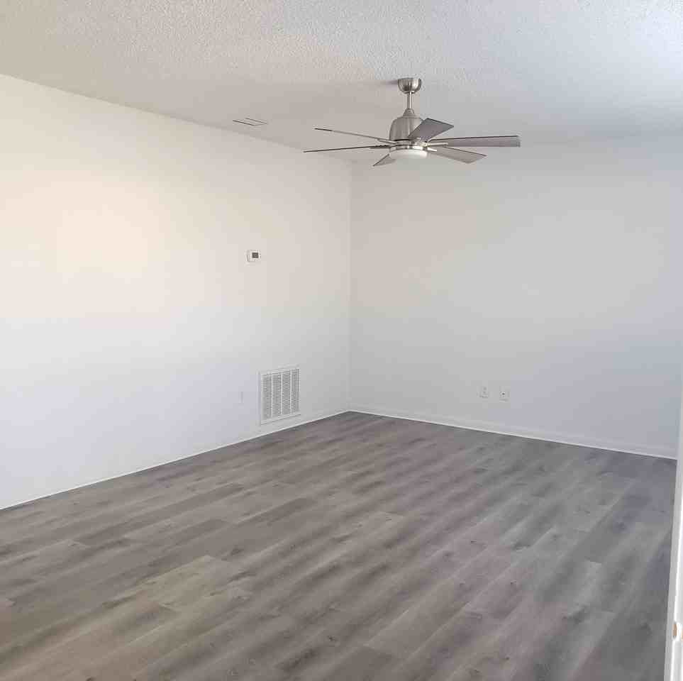 4486 Yorkshire Ave - Photo 3 of 26