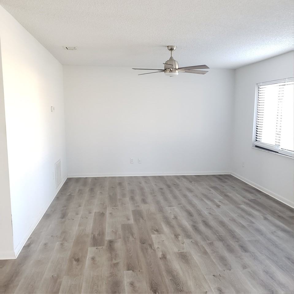 4486 Yorkshire Ave - Photo 5 of 26