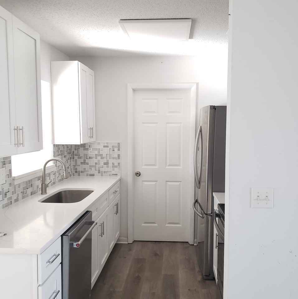 4486 Yorkshire Ave - Photo 6 of 26