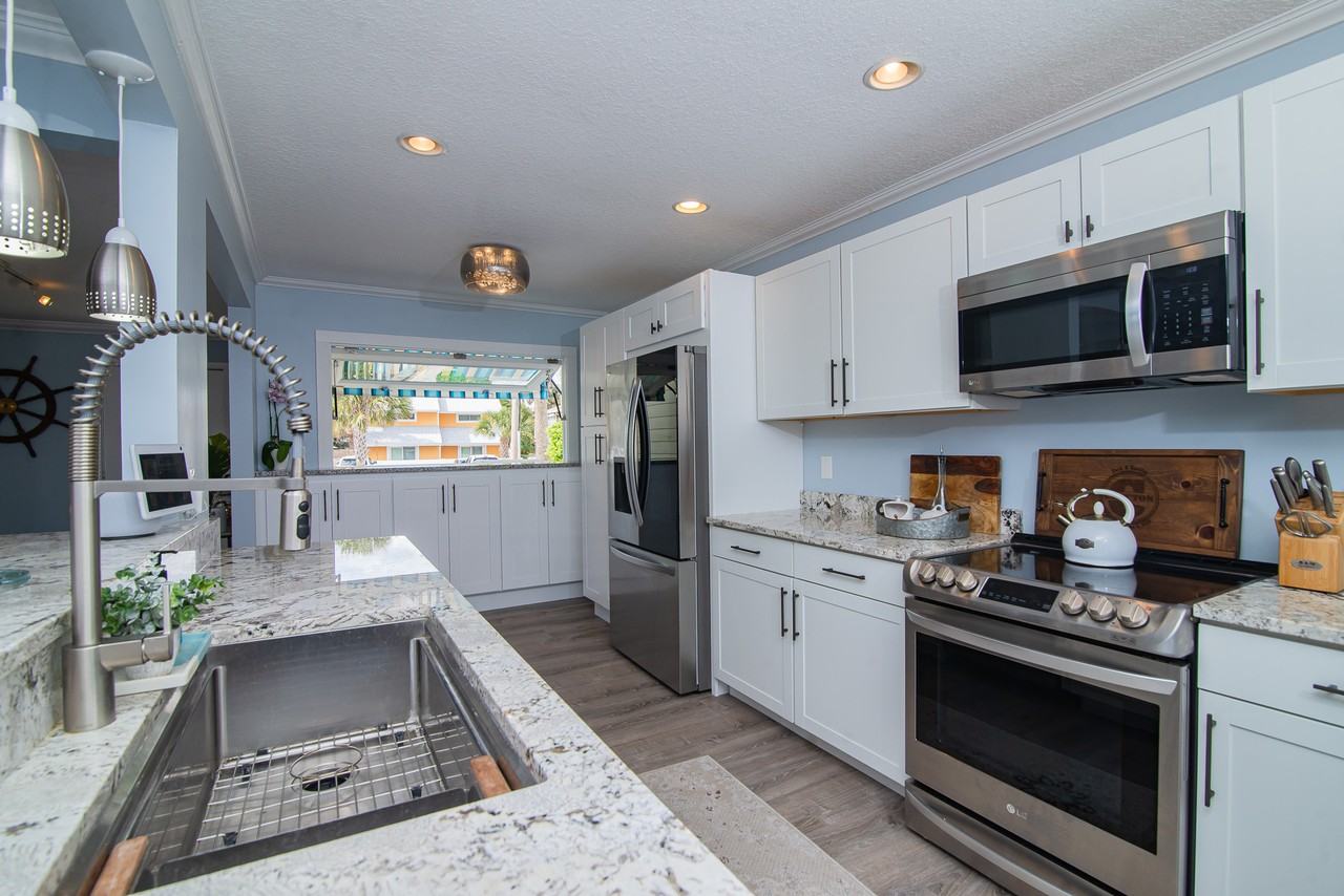 1609 1st St - Photo 2 of 29