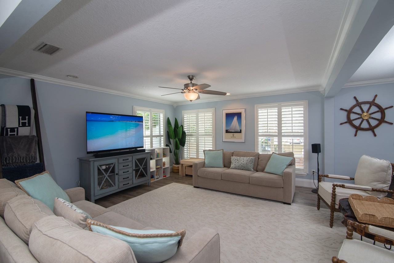 1609 1st St - Photo 3 of 29