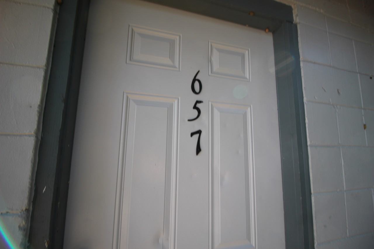 657 Ne Waldo Rd - Photo 2 of 10