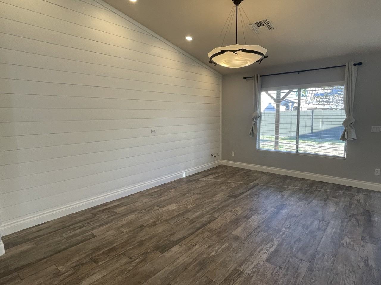 11102 W Madeline Christian Ave - Photo 3 of 32