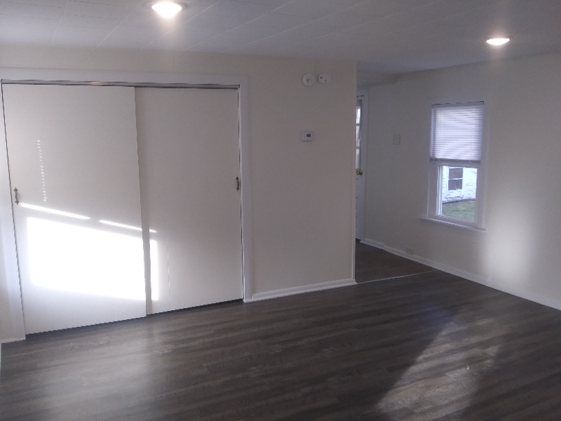 67 Mayfair Dr - Photo 3 of 8