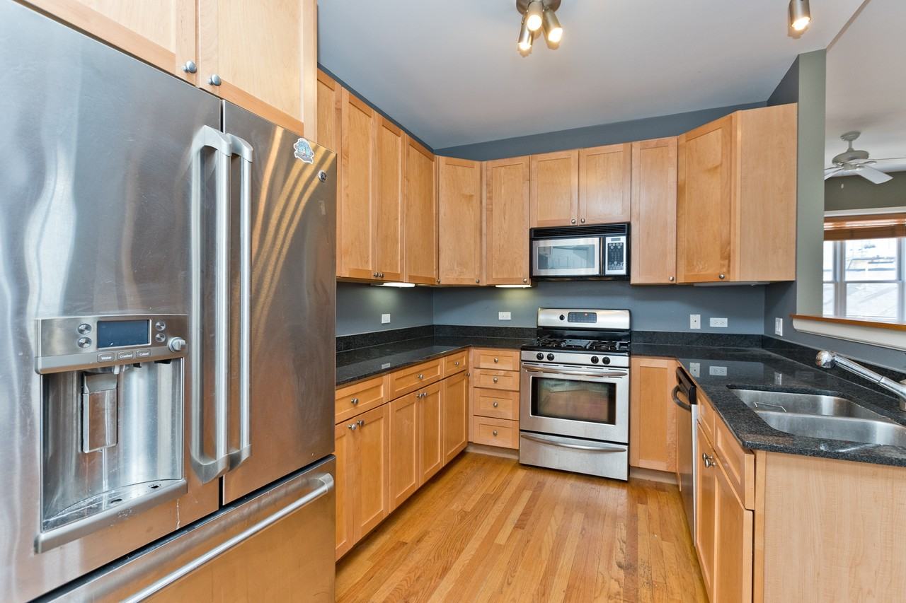 1317 N Wicker Park Ave #2R - Photo 2 of 10