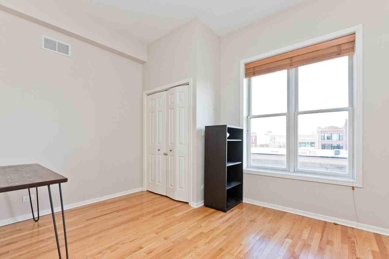 1317 N Wicker Park Ave #2R - Photo 4 of 10