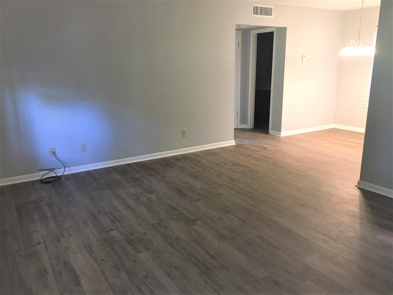 520 E Lagrange St #17 - Photo 3 of 21