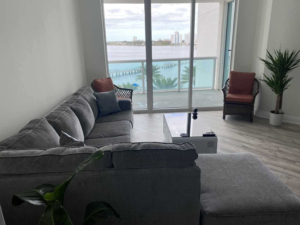 231 Riverside Dr #5thFL - Photo 3 of 24