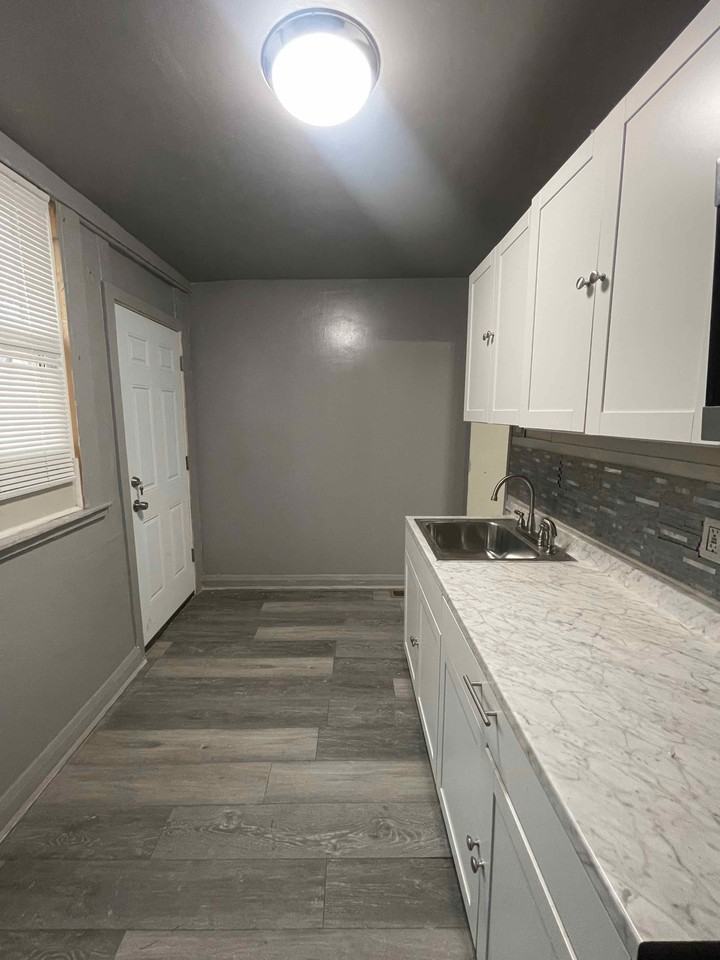 2514 E Madison St #NA - Photo 2 of 16