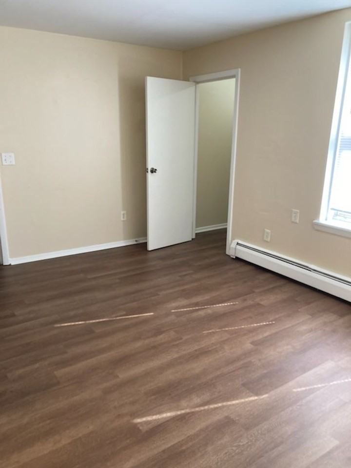 Morris Apartments - Photo 3 of 8