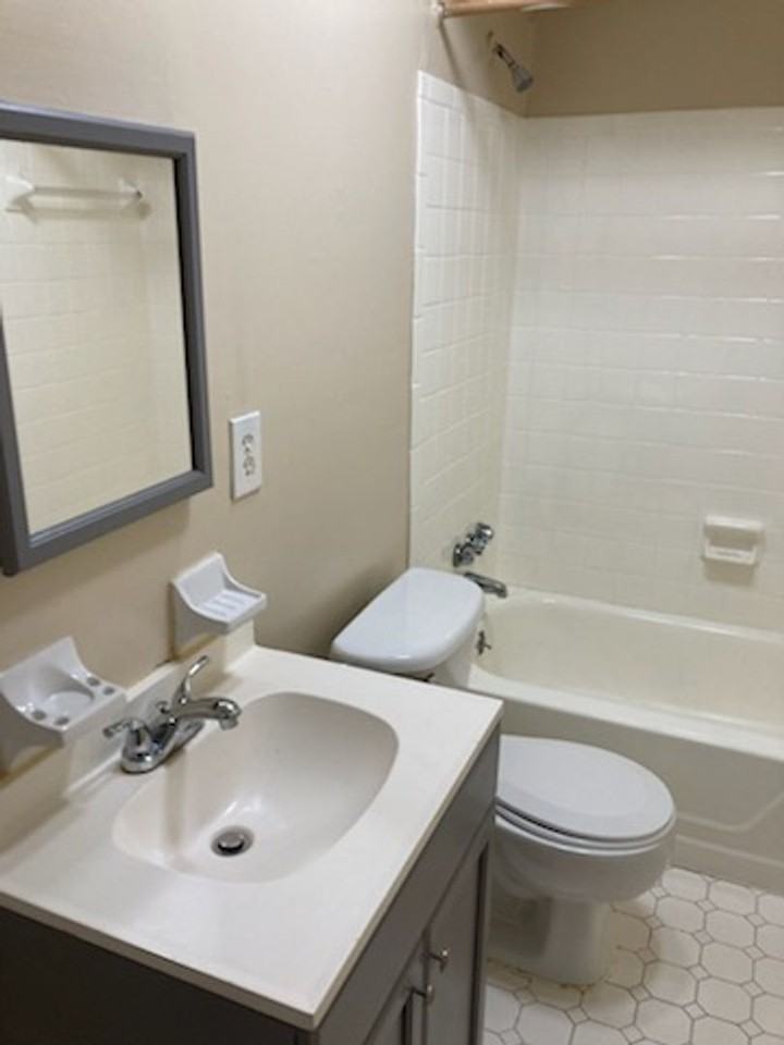 Morris Apartments - Photo 7 of 8