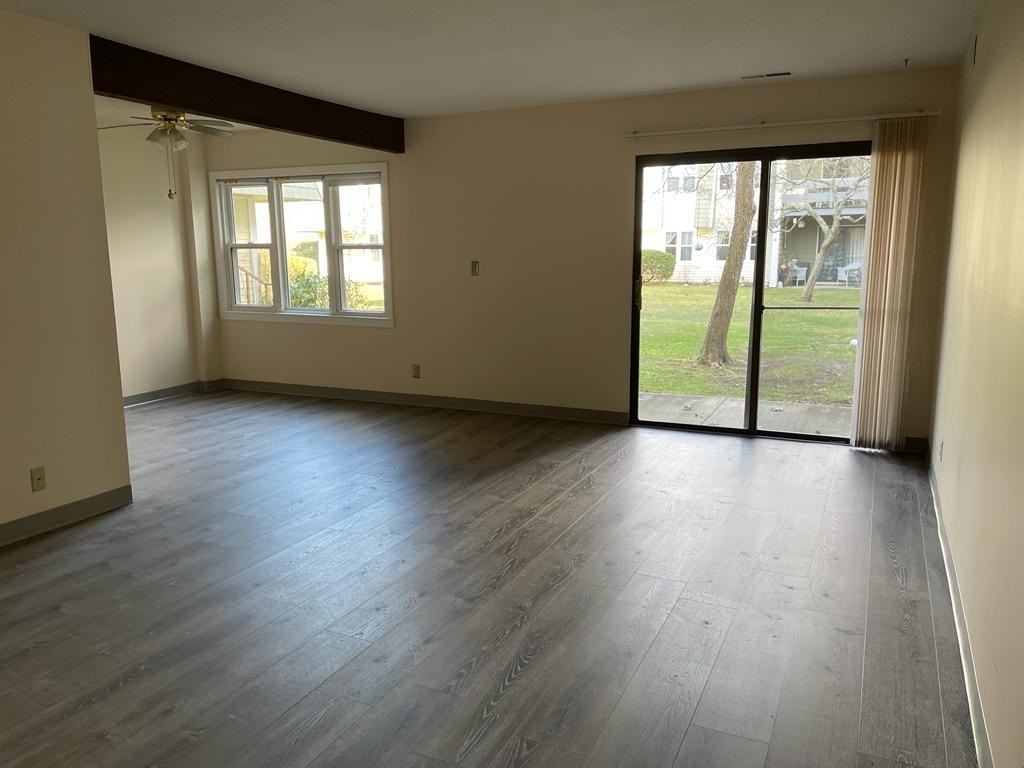 Hyannis House - Photo 6 of 10