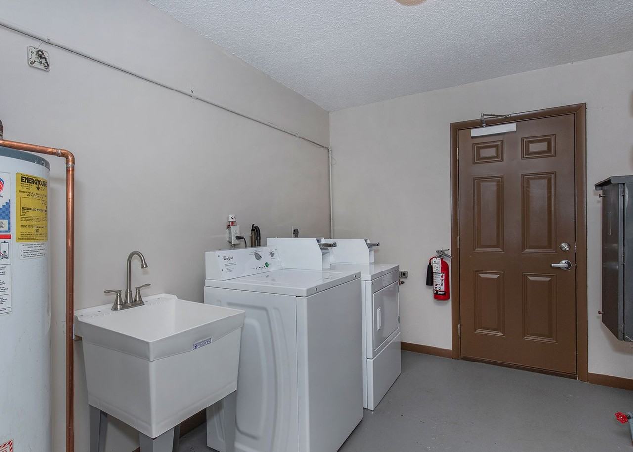 Candlelight Court Apartments - Photo 2 of 20