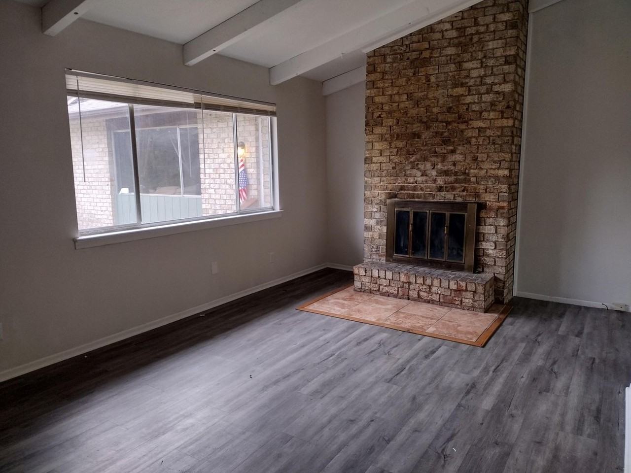 905 Forest Dale Ln - Photo 3 of 10