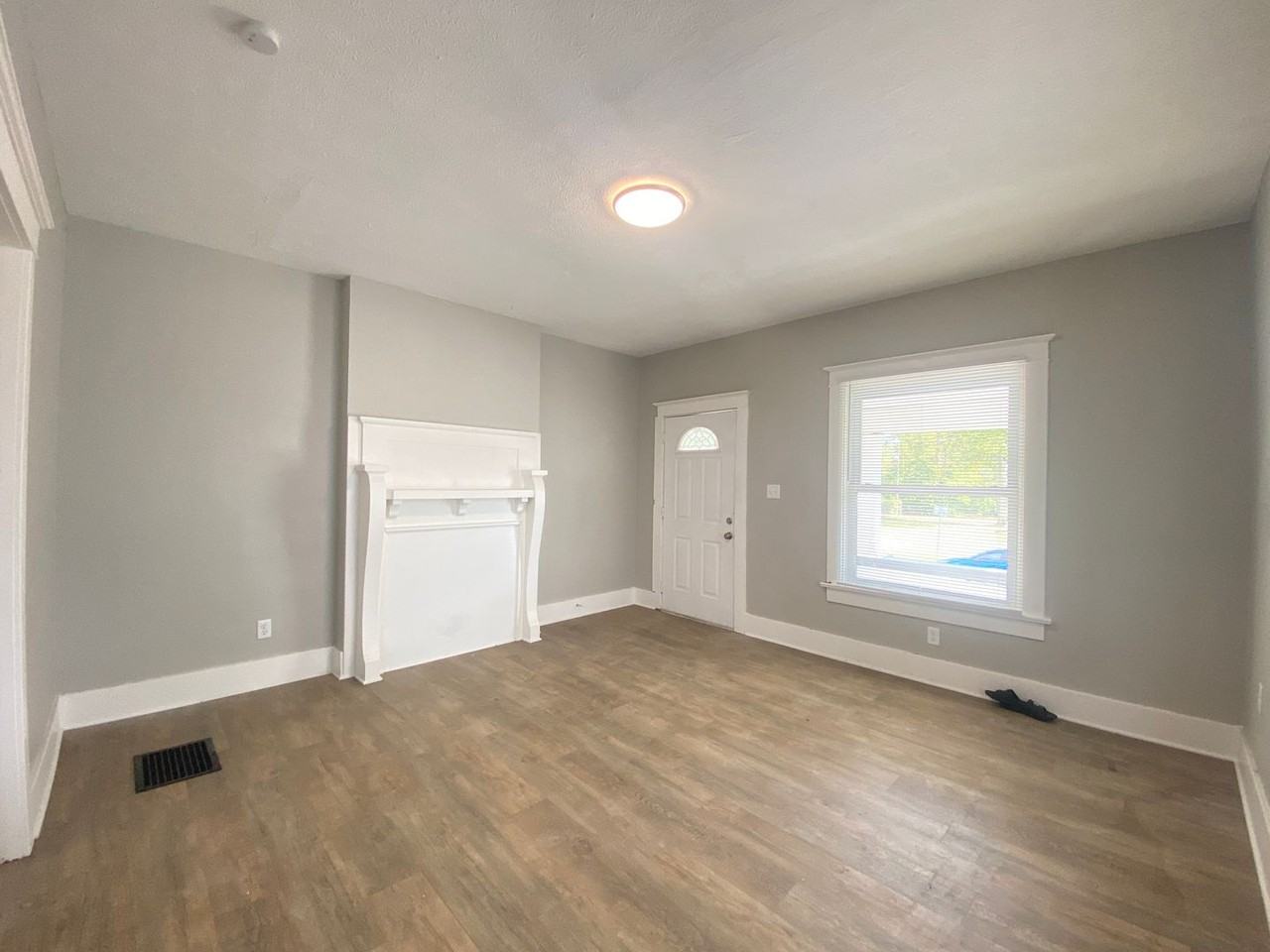 41-43 Grosvenor Ave Unit 43 - Photo 3 of 36