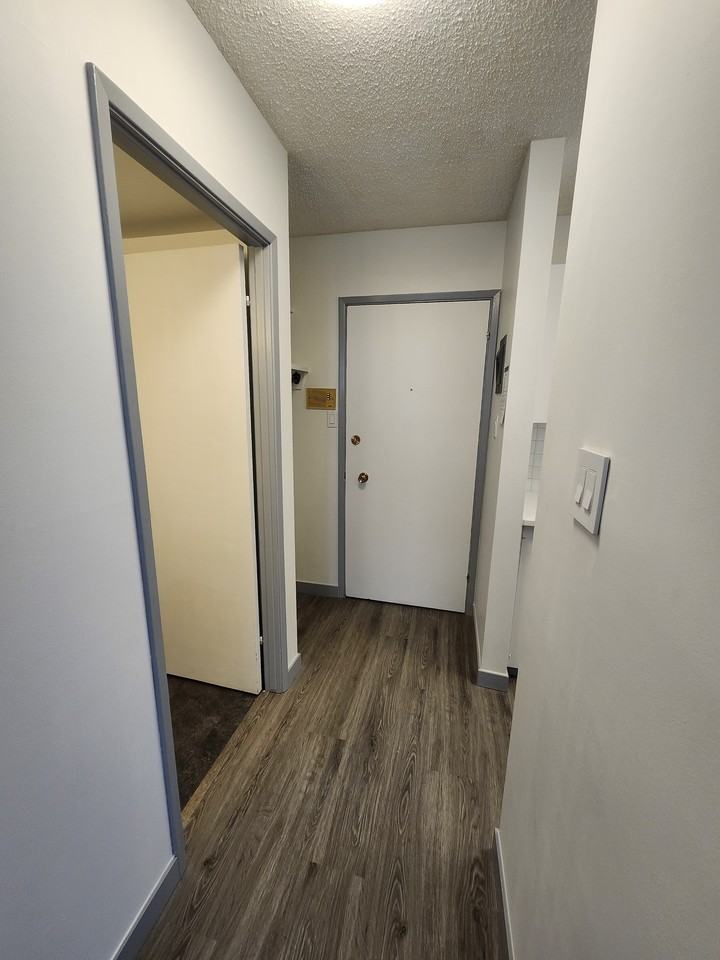 539 19 Avenue S.W. - Photo 3 of 11