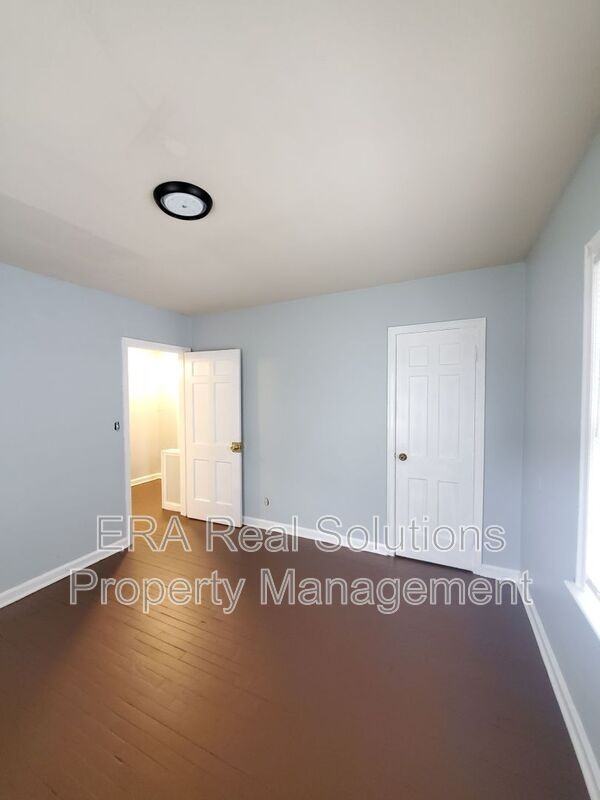 129 N Hampton Rd - Photo 3 of 16