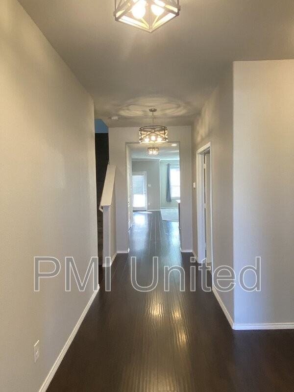 5424 Sea Cove Ln - Photo 3 of 34