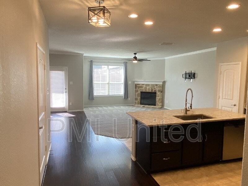 5424 Sea Cove Ln - Photo 4 of 34
