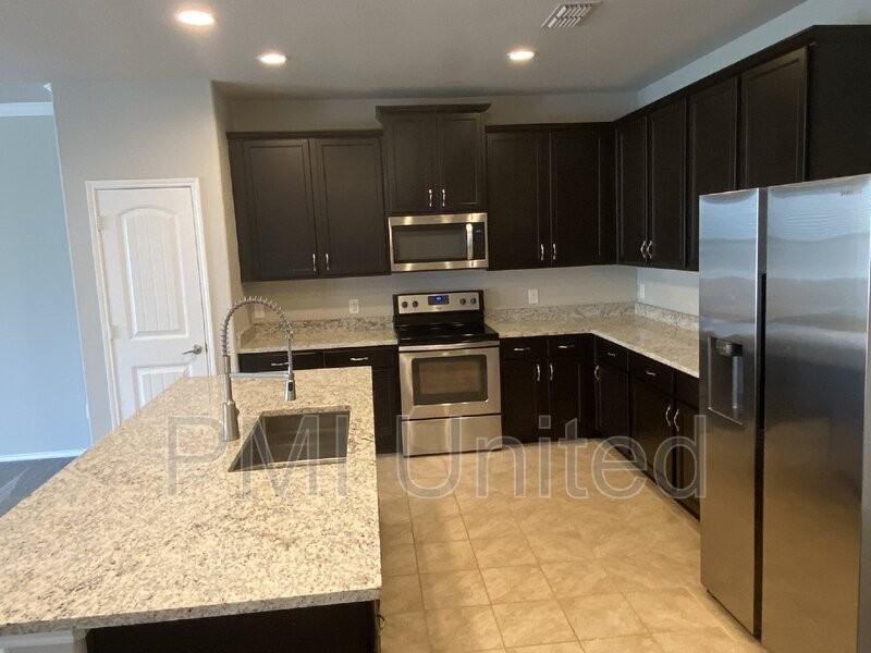 5424 Sea Cove Ln - Photo 5 of 34