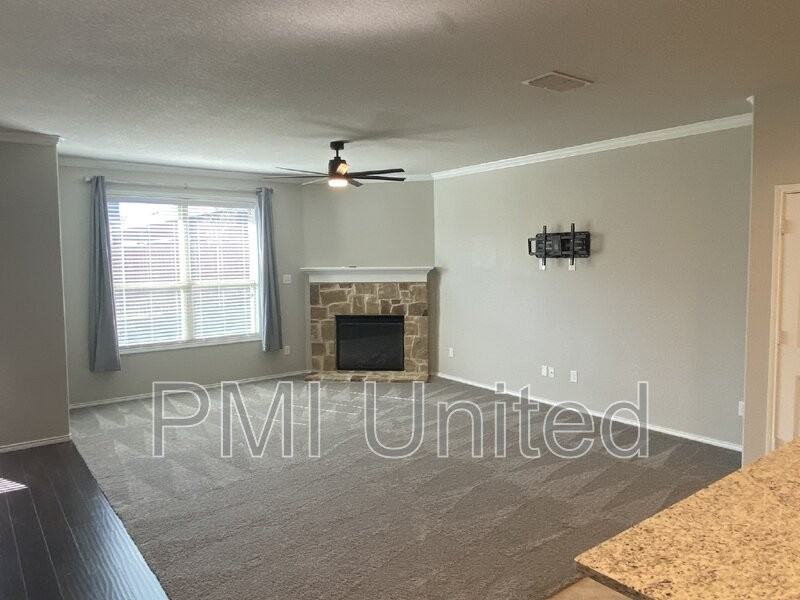 5424 Sea Cove Ln - Photo 6 of 34