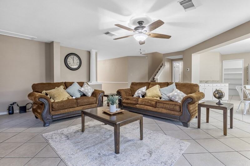 6008 Creekway - Photo 2 of 9