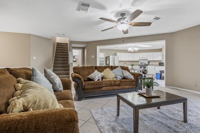 6008 Creekway - Photo 3 of 9