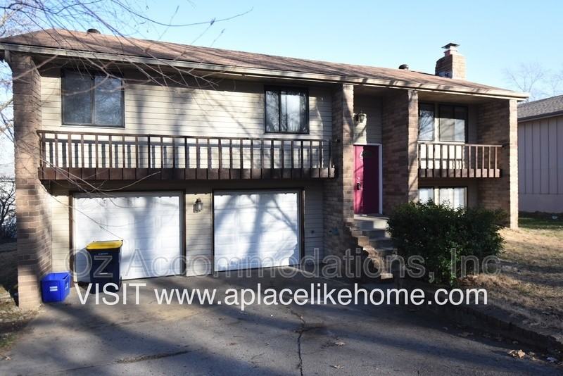 8823 N Walnut St - Photo 2 of 24