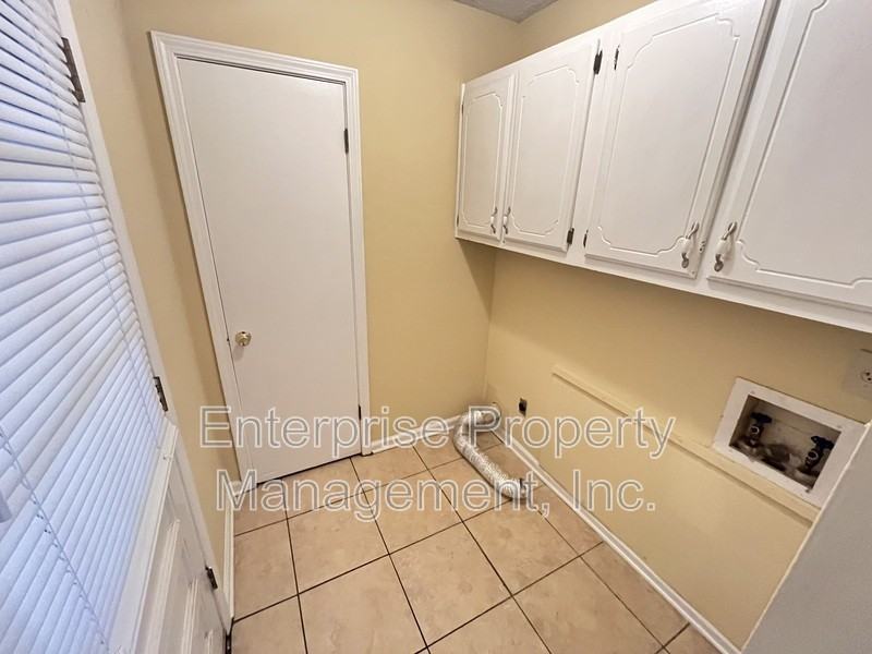 4379 Hunt Cliff Trace St - Photo 4 of 15