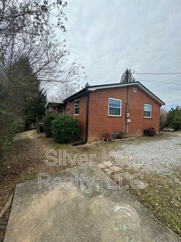 1215 Broad St - Photo 2 of 17