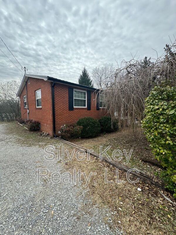 1215 Broad St - Photo 3 of 17