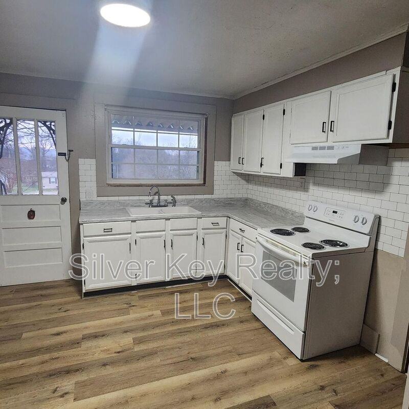 1215 Broad St - Photo 6 of 17