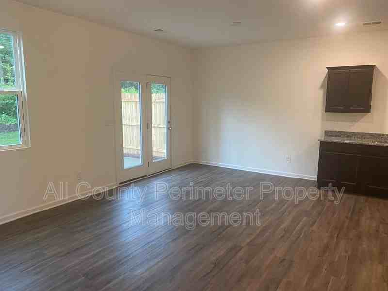 1117 Union Pacific Way - Photo 4 of 18