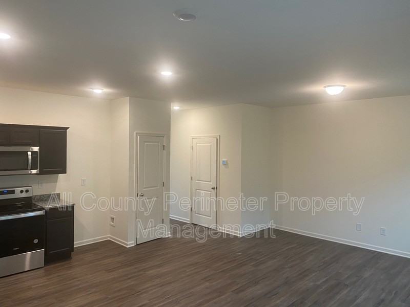 1117 Union Pacific Way - Photo 5 of 18