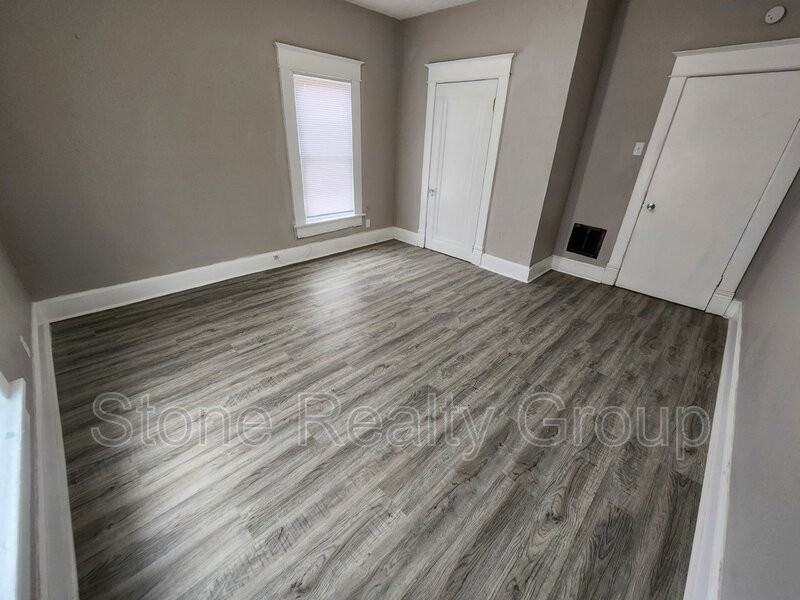 1110 N 9th St - Photo 6 of 10