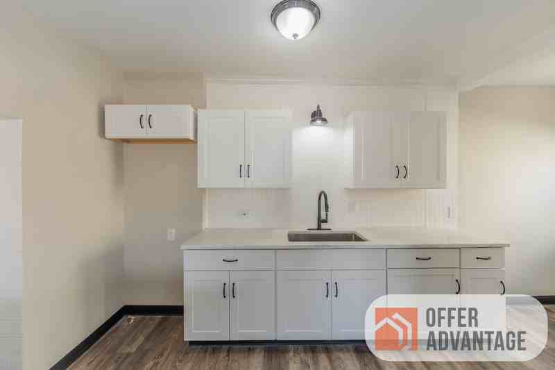 1284 Avondale Rd - Photo 2 of 10