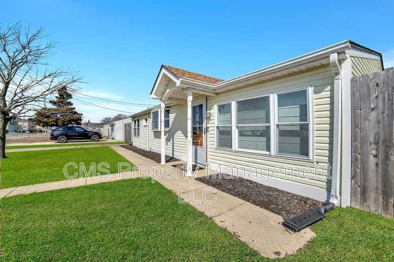 1508 Tamiami Rd - Photo 2 of 15