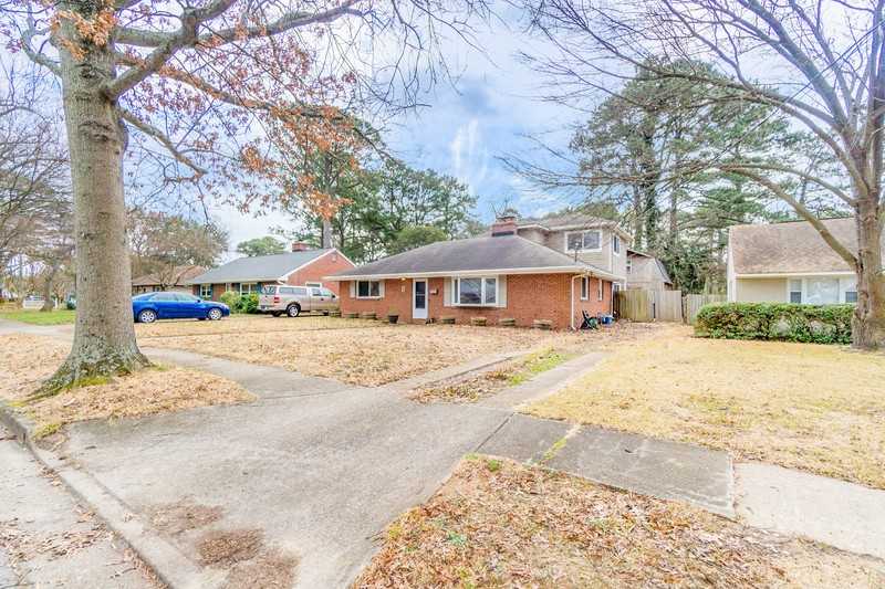 209 W Bayview Blvd - Photo 2 of 22