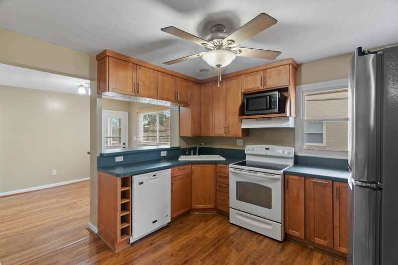 209 W Bayview Blvd - Photo 7 of 22