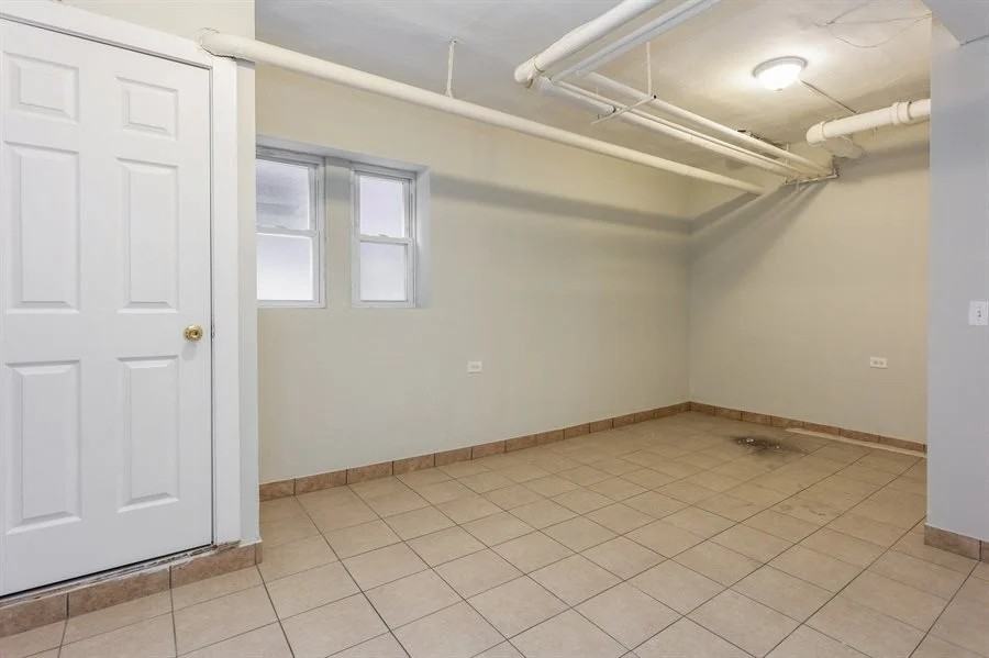 1209 Madison/1210 Hyde Park - Photo 6 of 35