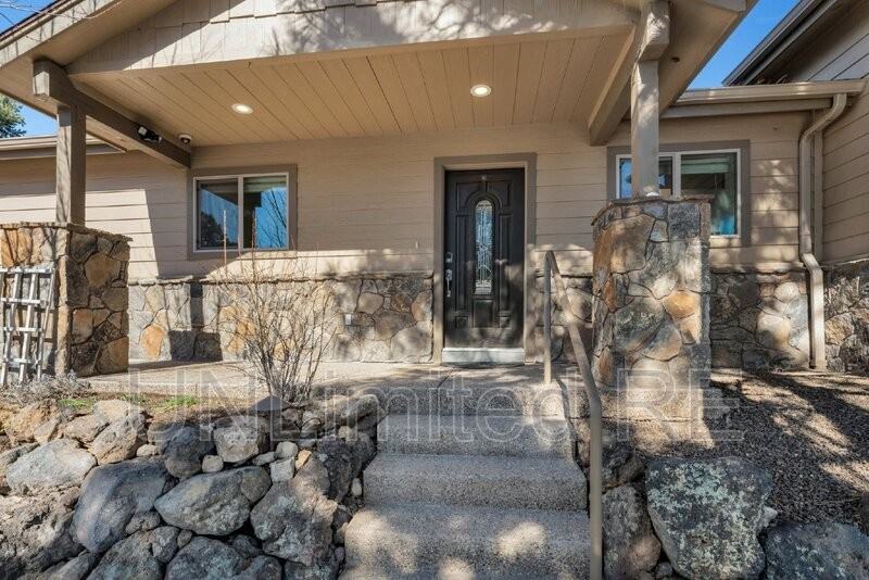 2723 N Sandstone Way - Photo 3 of 31