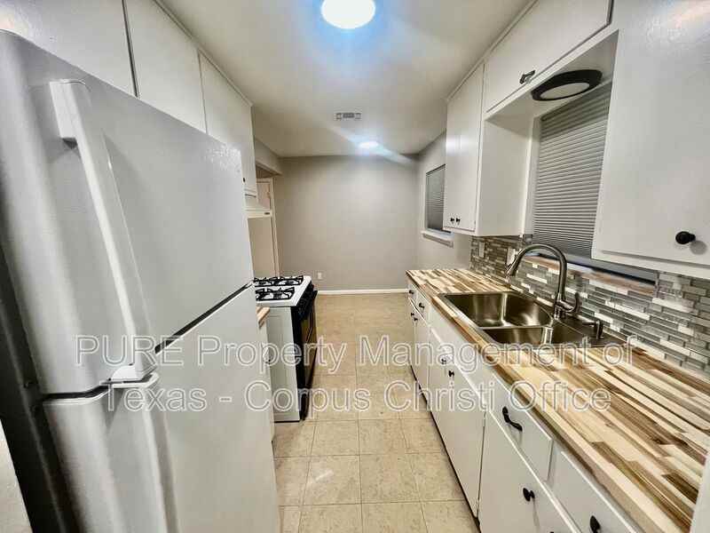 1733 Treyway Ln - Photo 3 of 21